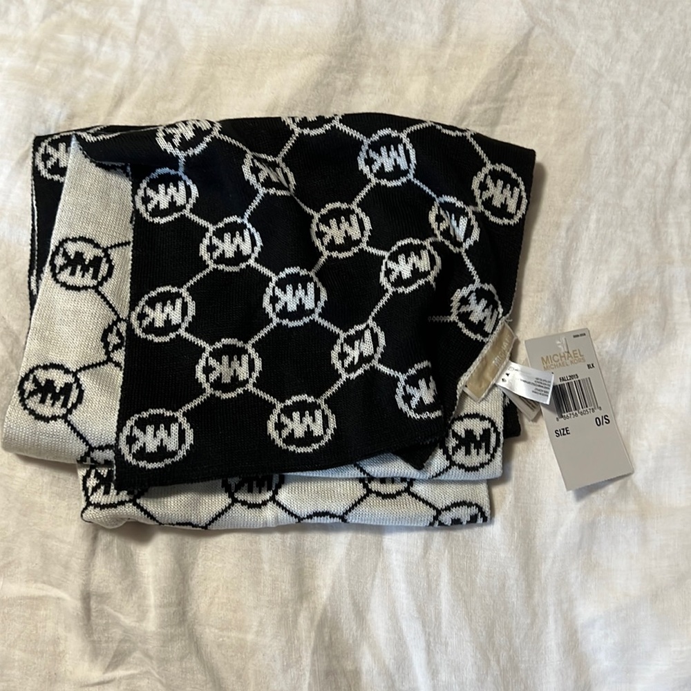 Michael kors printed logo knit scarf